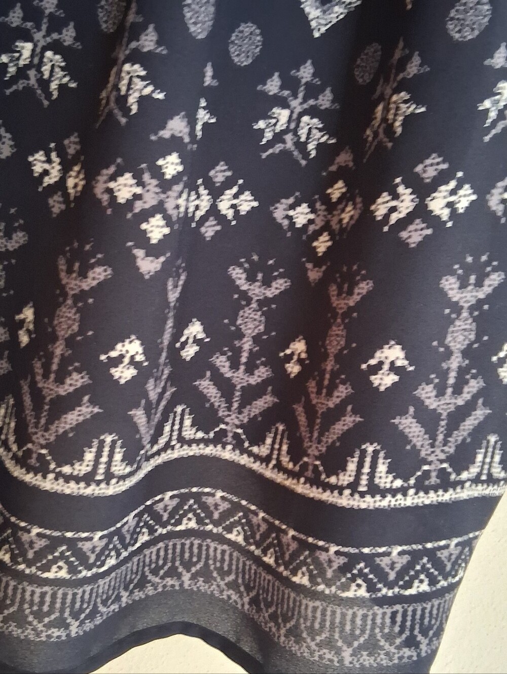 LOFT‎ Navy Blue Geometric Print Pleated Camisole Tank Top - Picture 8 of 8